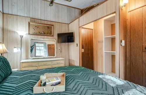 7 Mi to Main Street Cabin with Deck in Stanley! - Photo 14