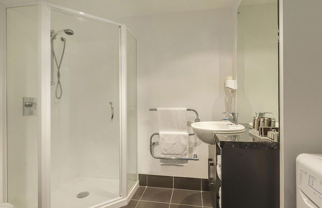 Barclay Suites - Photo 30