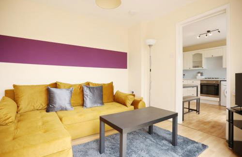 Redland Park By N And N Stays Ltd, Perfect for Contractors & Workers, Close to local amenities and work sites in Bath, Free Parking - Photo 3