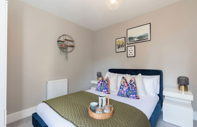 Elliot Oliver - Comfortable Five Bedroom Town Centre House With Garden & Garage - Foto 8