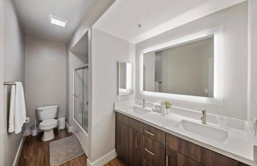 Promo Casa Miel Heart of Westwood Luxury Condo - Photo 12