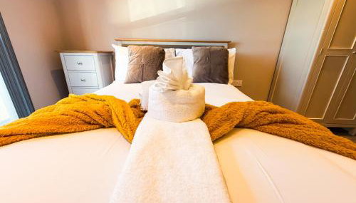 INACTIVE The A 1 Bedroom Apartment by AltoLuxoExperience Short Lets & Serviced Accommodation with Parking & Wifi - Foto 1