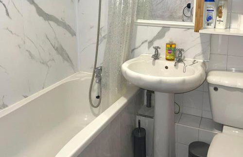 House - Sleeps 10 - Garden - Parking - Foto 9