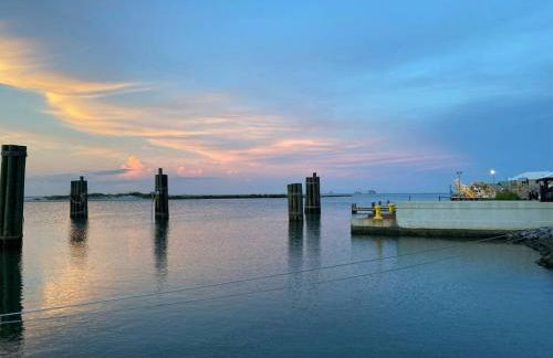 Pet Friendly Tranquil Cottage with Fire-Pit & Hot Tub Minutes to BEACHES - Foto 67