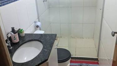 Quarto de Casal Bem Localizado Em apto Compartilhado AP 204 - Foto 5