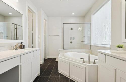 Brand New 5BD 4BA Luxury Vacation Home w Hot Tub - Foto 22