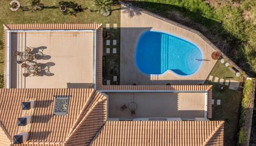 Luxury villa with private heated pool, garden and views of the sea and mountains. - Foto 2