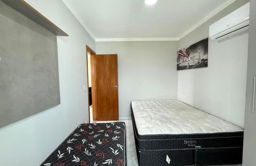 Apartamento Vista Mar Mirim 2 Dormitorios suite com Wifi para até 8 pessoas 1 vaga de estacionamento - Foto 8