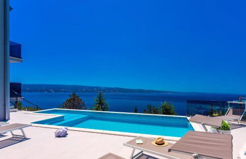 Villa Belvedere with heated pool, billiards, Media room, sea views,10 pax - Foto 1