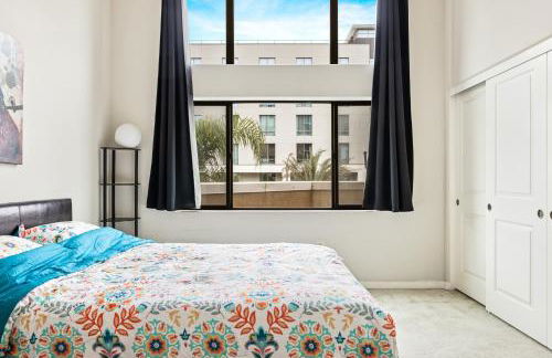 Ultimate LA Vacation 2BR w Pool Above Shops - Foto 11