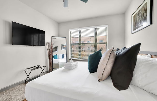 Ebony Ivory Midtown King Bed - Foto 40