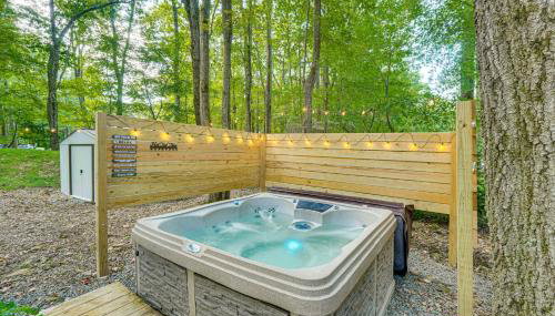 Private Hot Tub Tree-Lined Poconos Home! - Foto 2