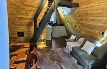 Um chalé e um riacho no meio da natureza - Foto 36