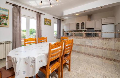 Six-Bedroom Holiday Home In Barban - Foto 3