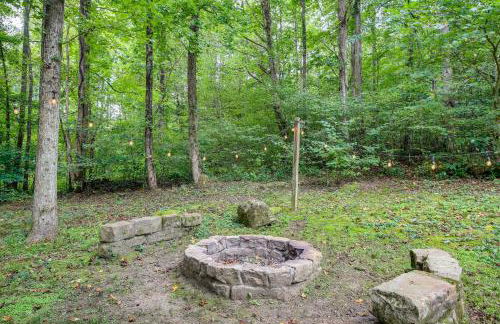 Riverfront Briceville Cabin with Patio and Fire Pit! - Foto 22