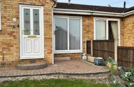 Peaceful 2-Bed Bungalow with Garden & Parking in Bramley Village, Rotherham - Foto 48