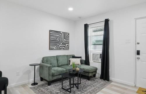 Modern 4BR 2BA Home with Hot Tub-Grill & Huge Yard - Foto 15