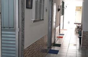 Sua Kitnet na Praia 12 Atenção PEQUENA Só prá dormir Ambiente Familiar Ar Cond TV Microondas Frigobar Internet Centro - Foto 11