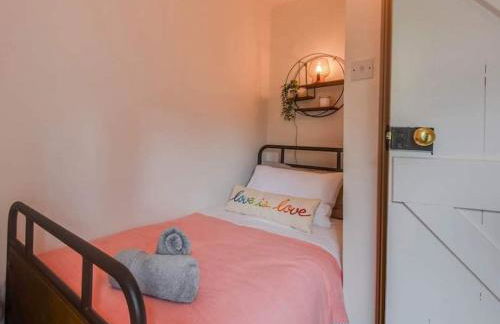 Cheerful 3 bed Grade II Central Cottage - Foto 7