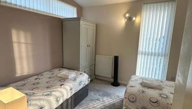 Comfortable 3-Storey House with Free Car Parking - Foto 5