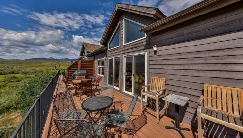 Mountain Bliss 3 BR Retreat With Views and Hot Tub - Foto 5