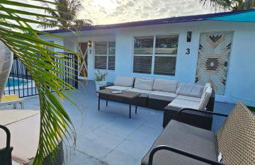 Prime Location Gateway with Pool & Patios, Near Beaches, Groceries and Restaurants - Photo 14