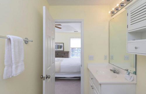 Cozy 2BR Home Near Ft Jackson - Photo 36