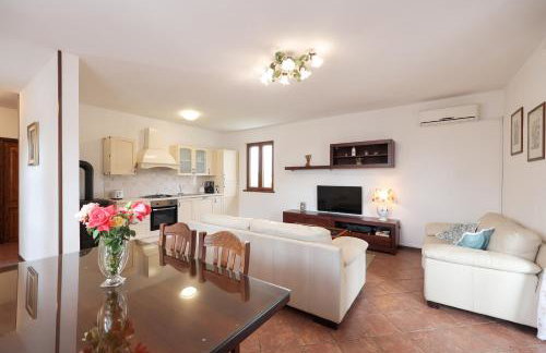 Villa Ena with Pool & Jacuzzi - Photo 6