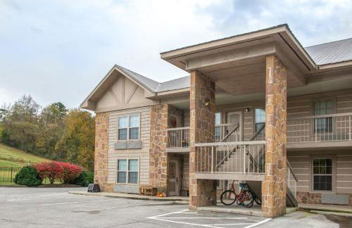 Pool and Riverfront! Couples Retreat in Smoky Mtns - Foto 24