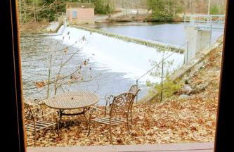 Modern Waterfront Yurt for a Romantic Getaway with a Hot Tub in the Monadnock Region, New Hampshire - Foto 5