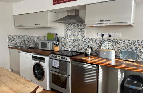 Stylish 1-bed Cottage Escape in Piddlehinton - Photo 10