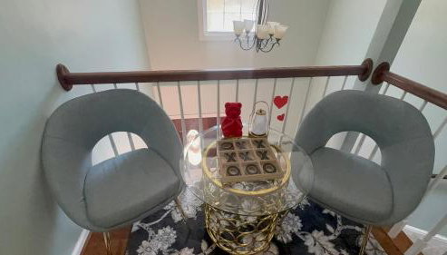 Spacious 4BR House Sleeps 9 Outdoor Lounge with Fire Pit plus Games - Foto 3