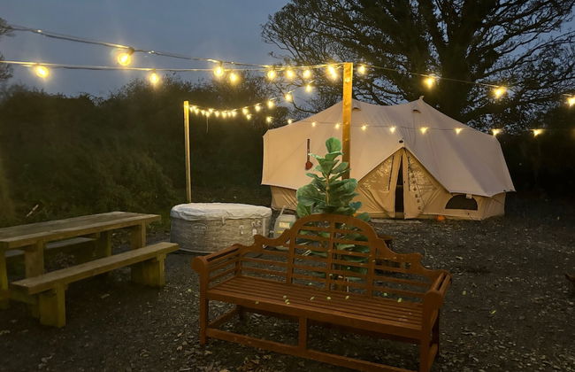 Cozy Winter Hot Tent With Log Burner, Tv & Hot tub - Photo 16