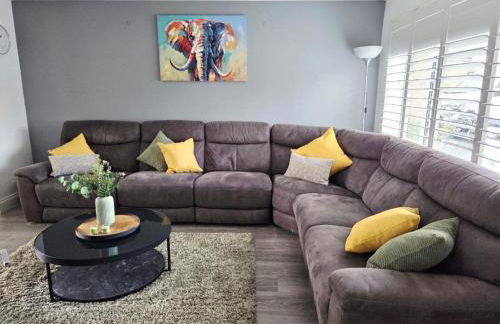 Weekend availability - 3 Bedroom House - Free Parking - Ideal for Families and Groups - Foto 9