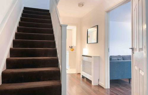 BrumStay - 4 Bedrooms TownHouse sleeps 6 with Driveway Parking and Garden - Foto 4