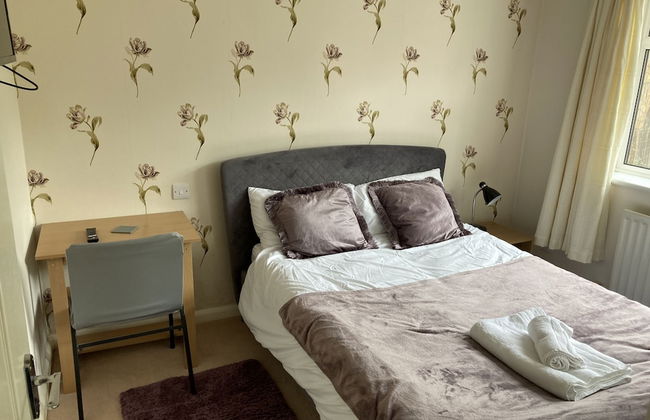 Spacious Detached Bungalow With Ample Parking - Foto 24