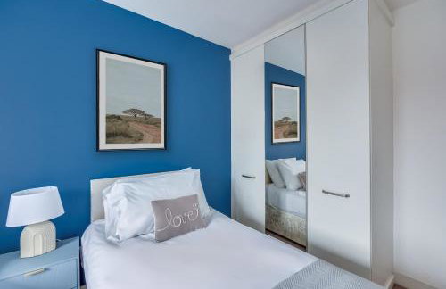 Detached 4 Bedroom 2 Bathroom House - Driveway Parking, Fast WiFi and Smart TV by Yoko Property - Foto 8