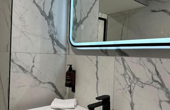 Secret Suites Lancaster - Photo 26