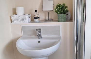 Two Bedroom Semi-detached Modern House in Birmingham - Foto 12