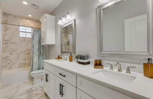 Vibrant Texas Escape - 5BR, Pool & Hot Tub - Foto 30