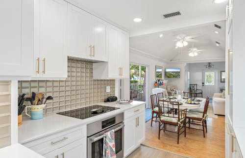 Nini's Cottage - Family-Friendly Pool Days and Cabana Nights Await - Foto 8