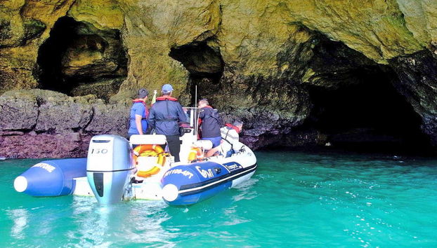 Passeio de barco pelas grutas de Benagil ao amanhecer ou entardecer - Foto 4