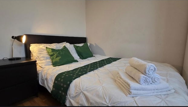 2 Bed Flat - Sleeps 4 - Parking - Balcony - Wifi - Foto 5, Habitación