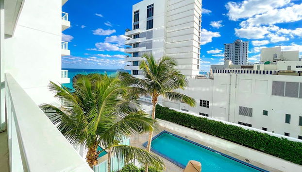 FontaineBleau Resort, with Balcony 10 min from SoBe - Foto 2, Imagen principal