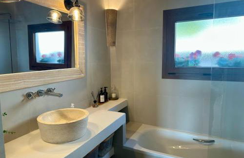 PRAGA 2 - Encantadora casa con piscina y vistas al bosque! - Foto 24