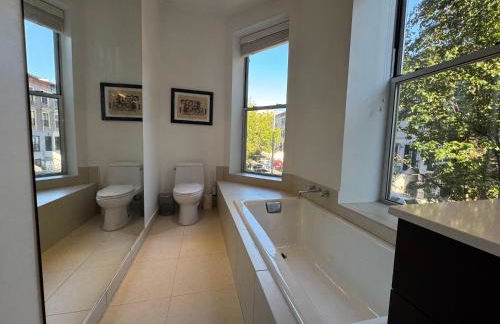 Large and Luxurious in Strivers Row - Photo 17