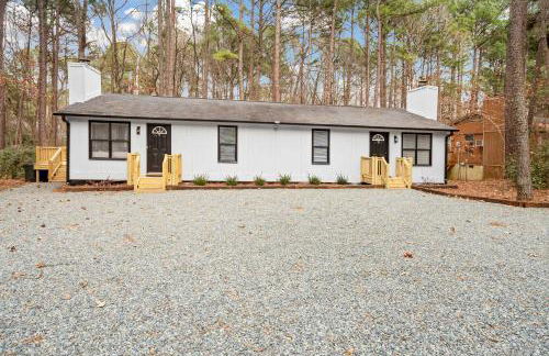 8 Minutes to UNC - Outdoor Deck - Washer and Dryer - Foto 21