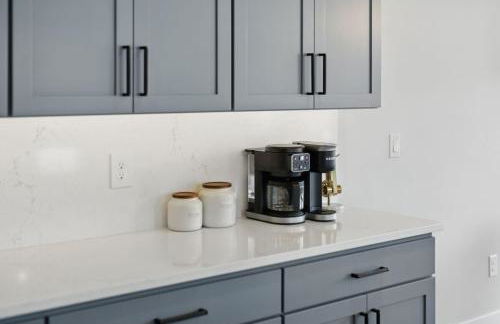 BRAND NEW Scenic Luxury Mountain Retreat - Photo 39