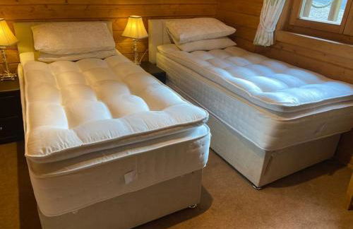 4 bedroom Lodge Hotub-Pool in Surrey UK - Photo 8