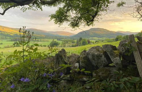 The Tabernacle, Design-led Converted Chapel with Hot Tub, Highland Perthshire - Foto 9